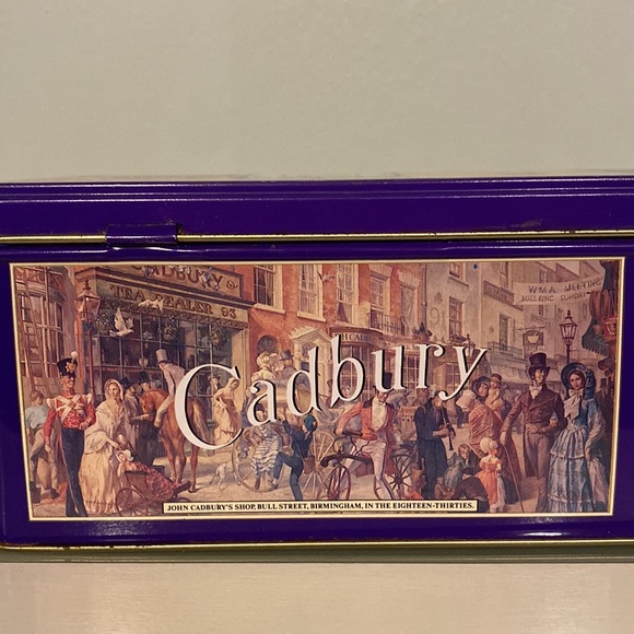 Cadbury's Chocolate Covered Biscuits Tin from 1990's Old World Style - Picture 6 of 12